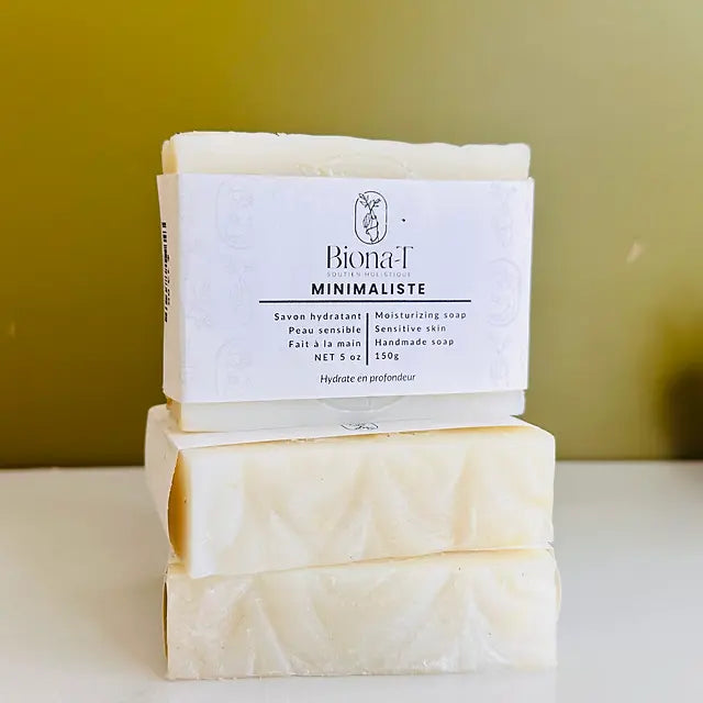 Savon Minimaliste de Biona-T empilé sur d'autres 