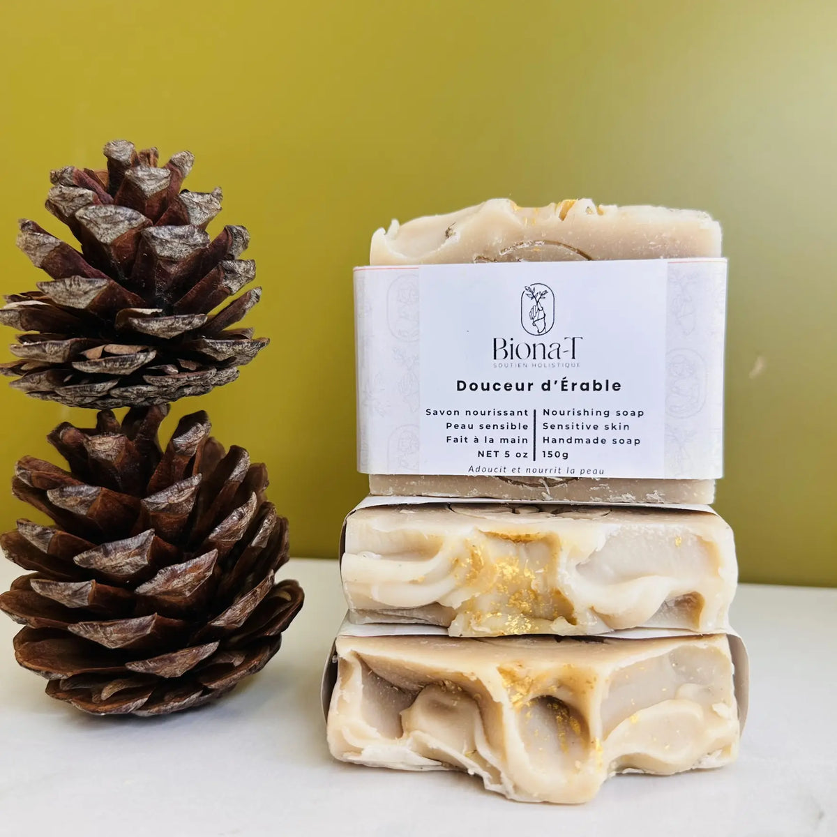 Savon d&#39;érable de Biona-T sur une tablette